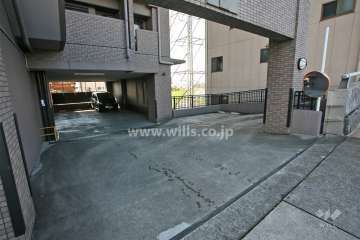 駐車場出入り口