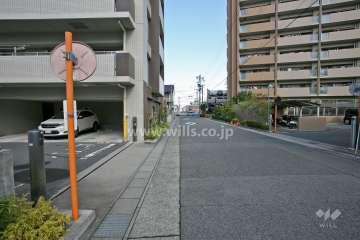 敷地東側の前面道路