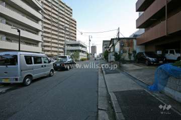 敷地南側の前面道路