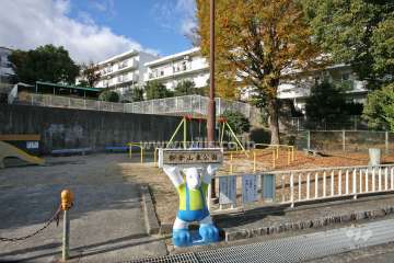 敷地に隣接する御幸山東公園