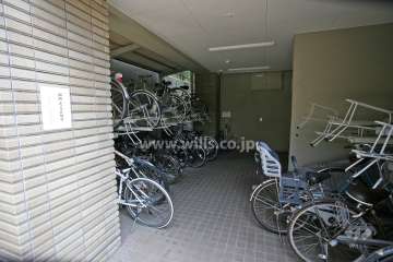 屋内に設けられた駐輪場