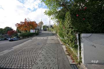 敷地南側の前面道路