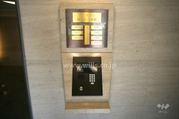 エントランスはオートロック付きです。