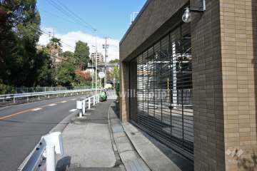 駐車場出入口(リングシャッター付き)