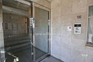 エントランスはオートロック付きです。