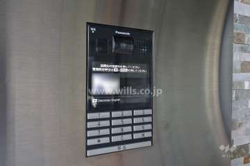 エントランスはオートロック付きです。