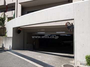 駐車場出入り口