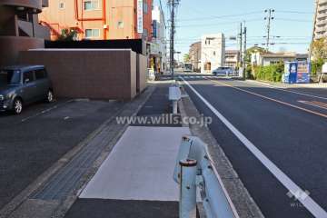 敷地北側の前面道路（東側から）