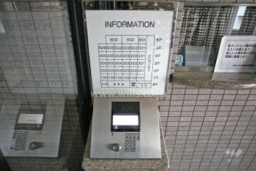 エントランスはオートロック付きです。