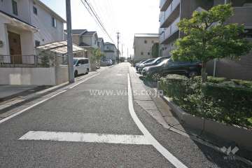 敷地東側の前面道路
