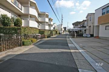 敷地南側の前面道路