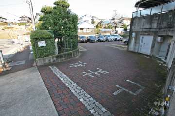 駐車場出入り口