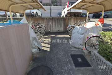 駐輪場とバイク置場