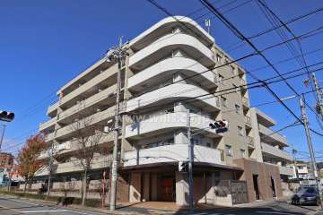ファミリアーレ島田緑地の外観（南側から）
