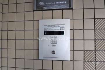エントランスはオートロック付きです。