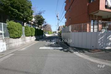 敷地北西側の前面道路