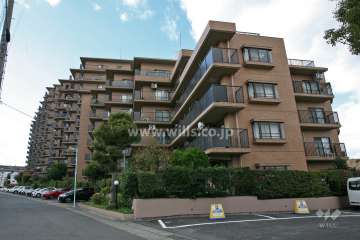 三旺バルコニカ東山イーストの外観（東側から）