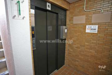 棟内のエレベーター