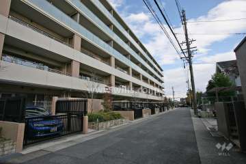 1階住戸には専用駐車場が付いています。