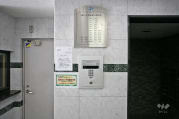 オートロックと案内板