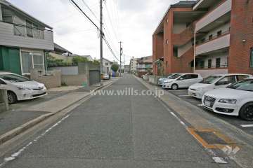 敷地北側の前面道路