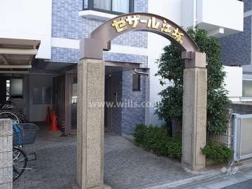 敷地入り口（アーチ付き）