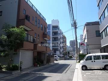 敷地北側の前面道路