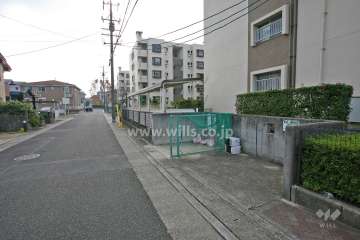 敷地東側の前面道路