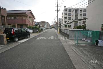 敷地東側の前面道路