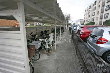 屋内に設けられた駐輪場