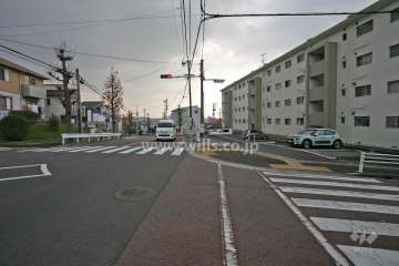 敷地北側の前面道路