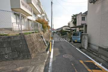 敷地南側の前面道路