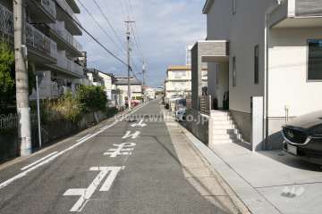 敷地東側の前面道路