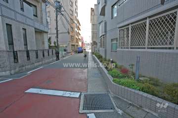 敷地東側の前面道路