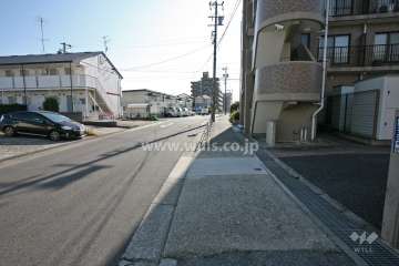 敷地東側の前面道路