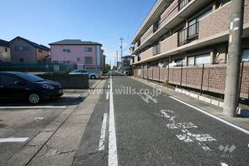 敷地南側の前面道路