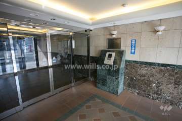 エントランスはオートロック付きです。