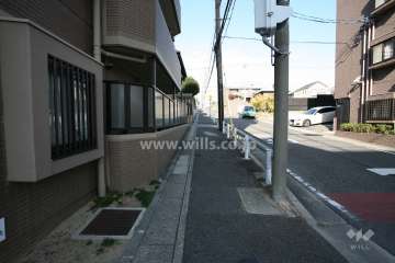 敷地東側の前面道路