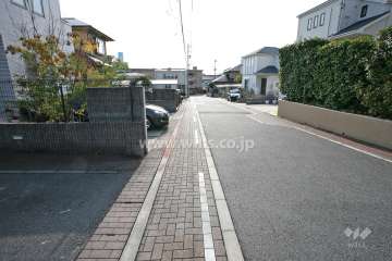 敷地西側前面道路（北西側から）