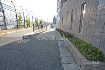 敷地東側の前面道路