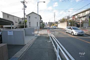 敷地北側の前面道路
