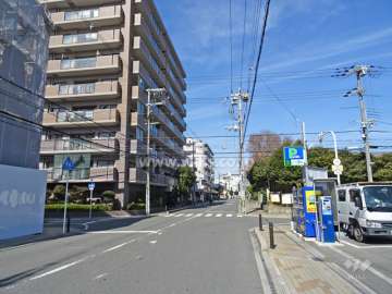 敷地東側の前面道路