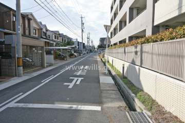 敷地南側の前面道路