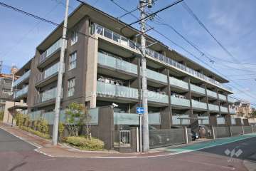 プレティナレジデンス植田の外観