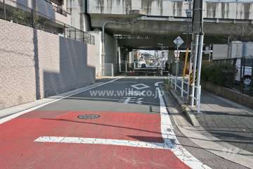 敷地南側の前面道路
