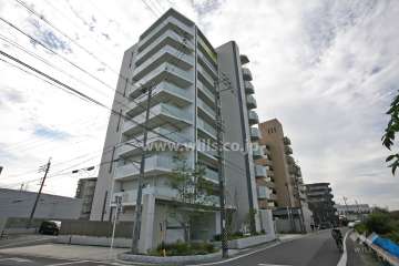 アルバックス植田南の外観(西側から)