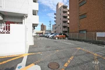 敷地内駐車場（屋外平面式）