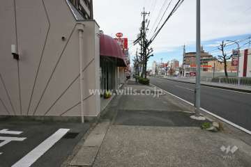 敷地北側の前面道路（国道56号線　東側から）
