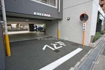 駐車場出入り口