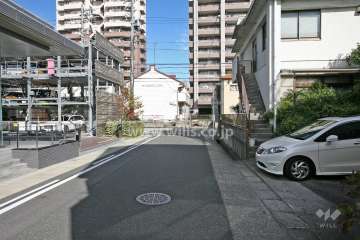 敷地東側の前面道路